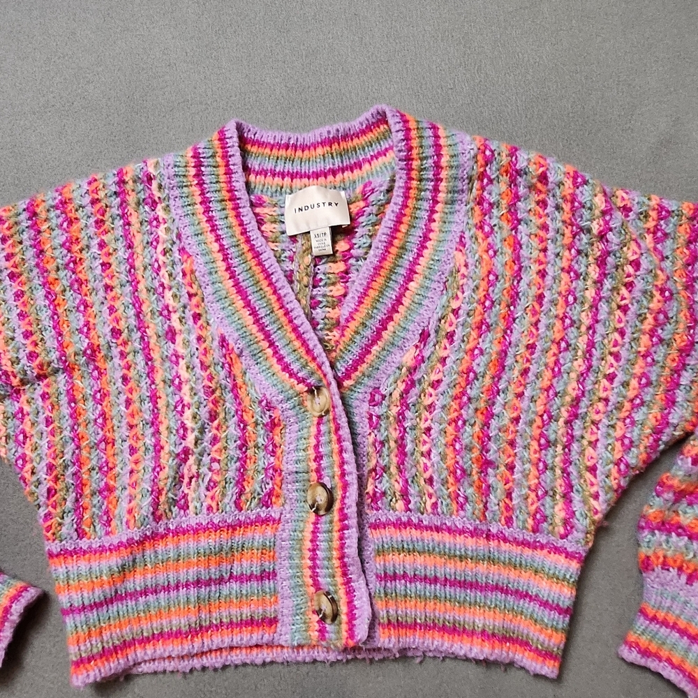 Soft and cozy colourful oversized cropped V-neck cardigan - Picture 2 of 13